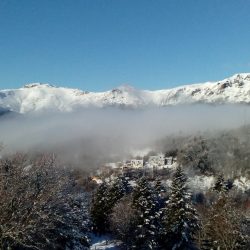 Vue sur le Massif l'hiver depuis le Lioran